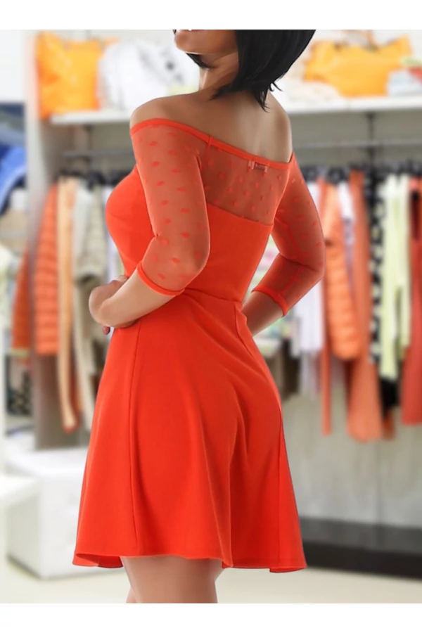 Vállán és ujján áttetsző elegáns korall színű miniruha